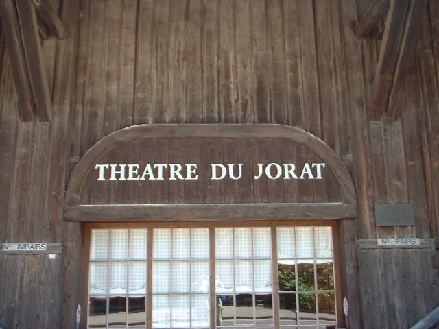 Arrivée au théâtre